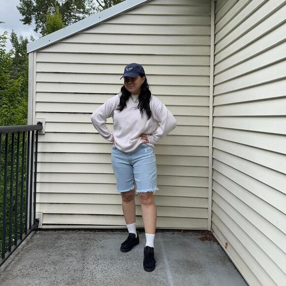 Wrangler Women’s High Rise Bermuda Jean Shorts in Icy Light Wash sz 8 - Picture 1 of 8